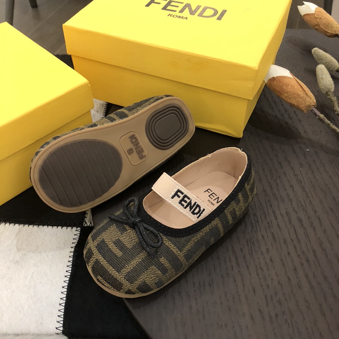 Children's shoes child